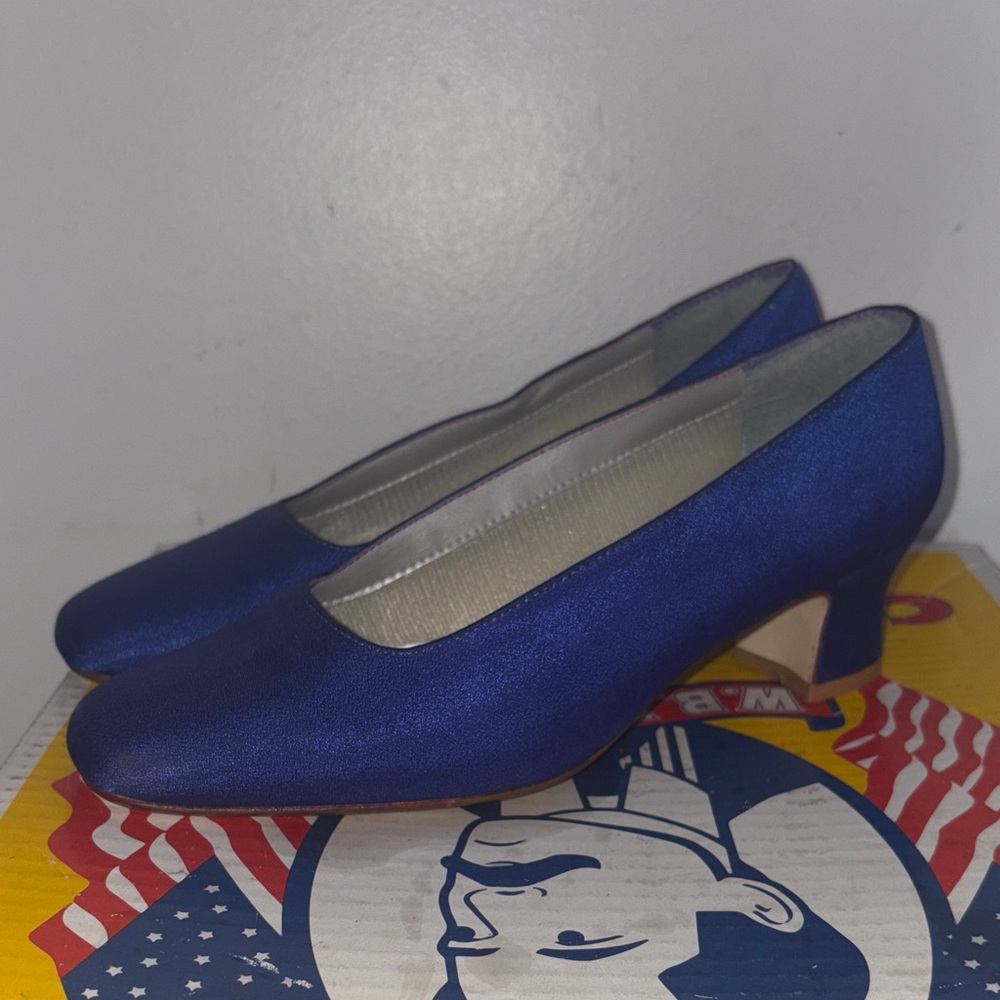 Dyeables Elegant Blue Women's Heels size 6B